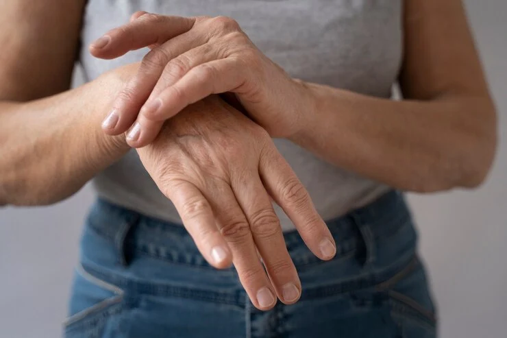 Parkinson's disease symptoms in hand